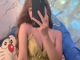 ElyBee Submissive webcam from Philippines