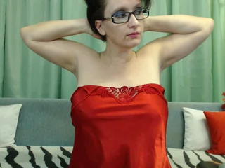 HornyPussy44u English speaking webcam model