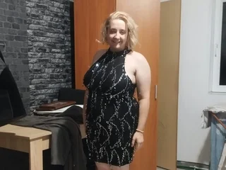 LAURRAxo Submissive webcam from Romania