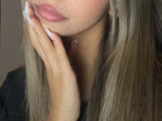SecretDestinyxxoo English speaking webcam model
