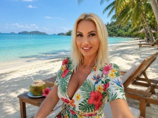 xSORAANA Submissive webcam from Romania